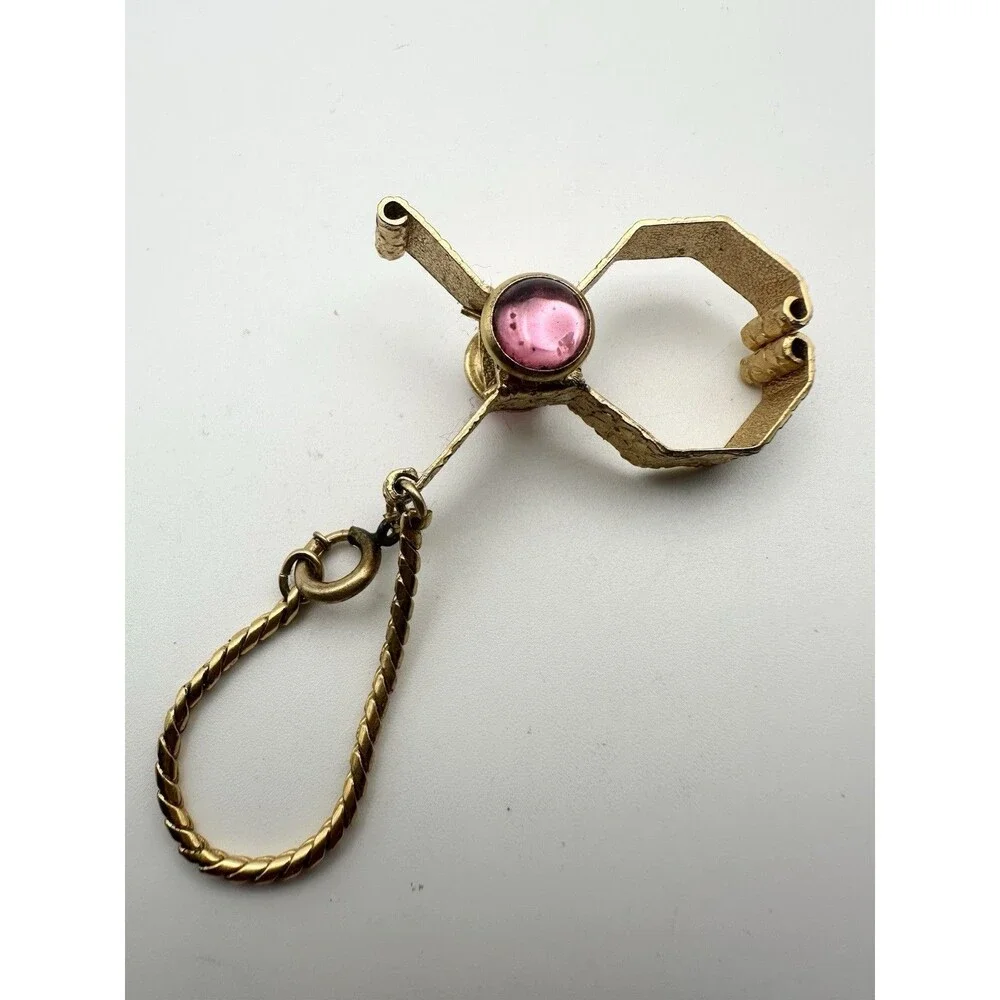 Vintage gold glove clip floral engraved 50's
